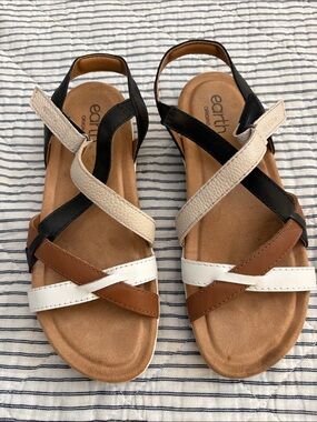 Earth Origins Women's Multi-Striped Neutral Leather Sandals size 7.5